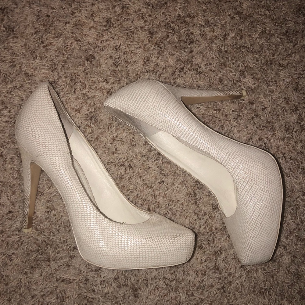 BCBG Heel